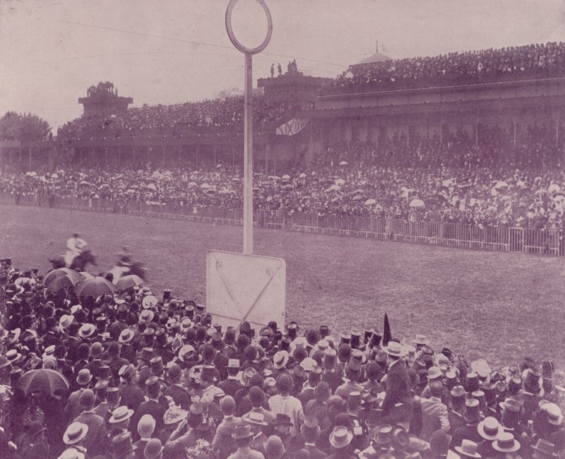 Paris : Jour de course à Longchamp - French Photographer