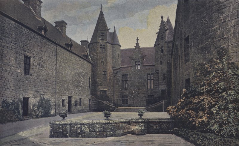 Ploubezre, Château de Kergrist, Ensemble sur la Cour d