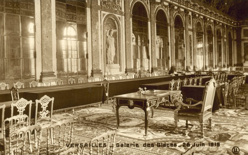Versailles, Galerie des Glaces, 28 juin 1919 - French Photographer