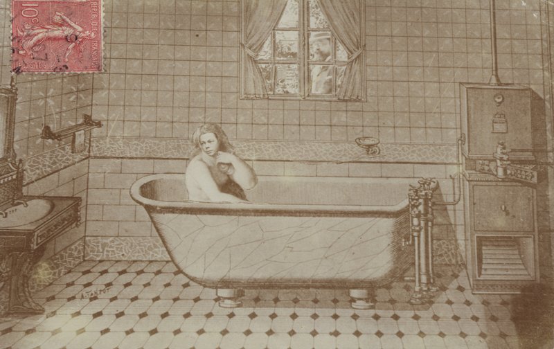 Une femme dans le bain dans une salle de bain - French School
