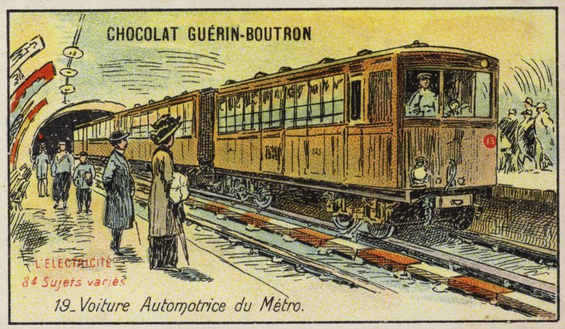 Train électrique du métro - French School