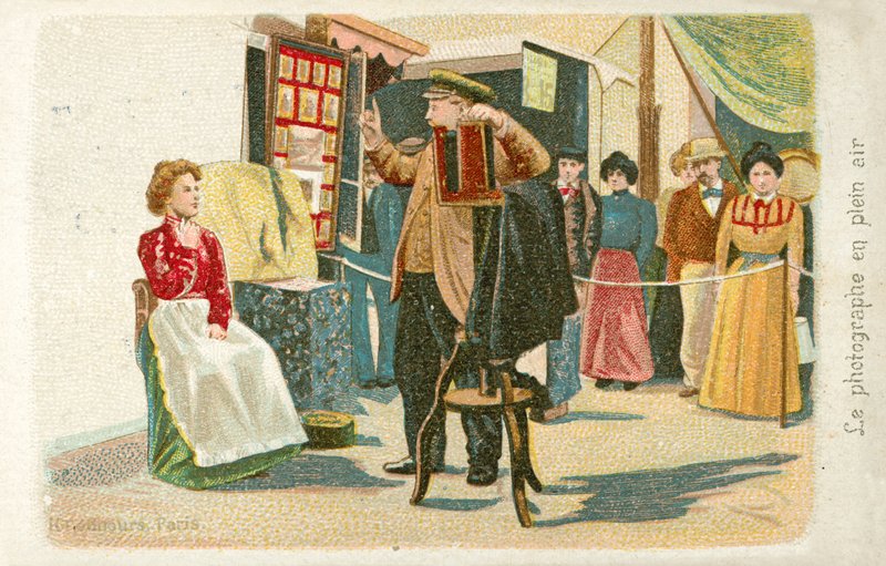 Photographe travaillant en extérieur - French School
