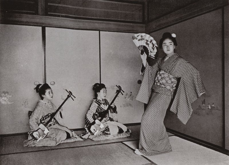Une geisha dansant - Herbert Ponting