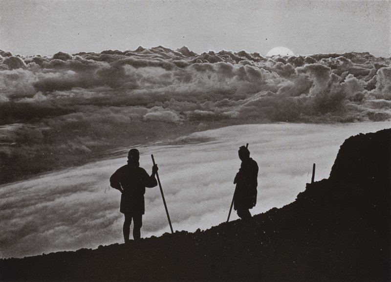 Coucher de soleil depuis le sommet du Fuji - Herbert Ponting