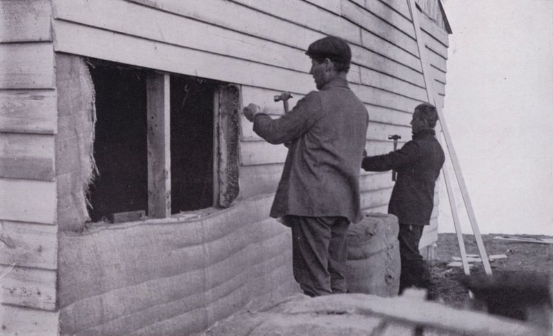 La hutte a été érigée - Herbert Ponting