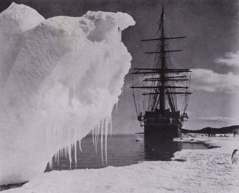 Le débarquement au pied de glace près du Cap Evans - Herbert Ponting