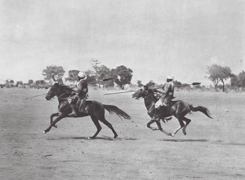 Afrique : Arabes Aulad Hamid en armure de mailles - Hugo Adolf Bernatzik