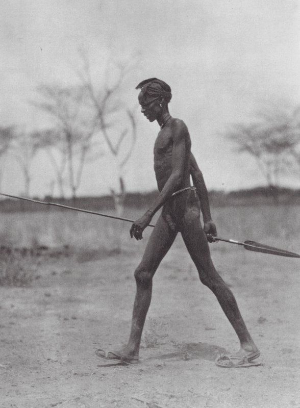 Afrique : Guerrier Dinka avec lance - Hugo Adolf Bernatzik