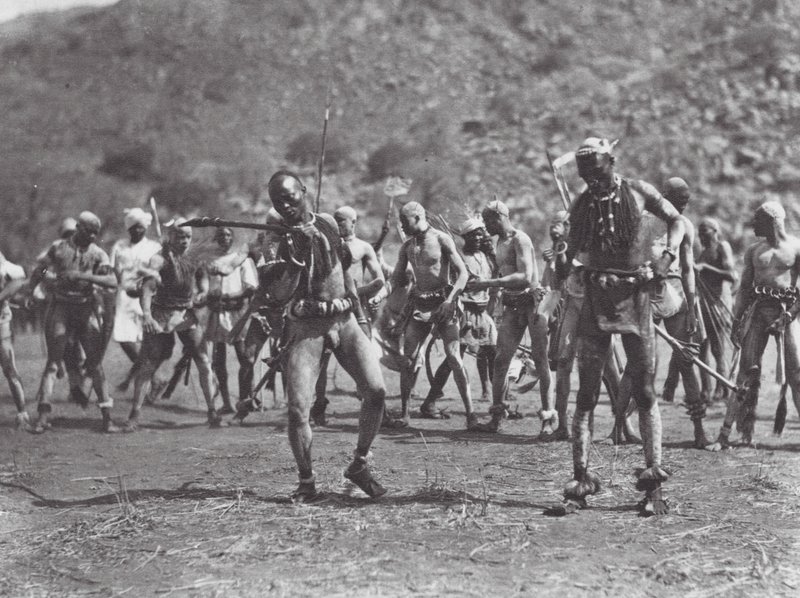 Afrique : Danse du hochet Nuba - Hugo Adolf Bernatzik
