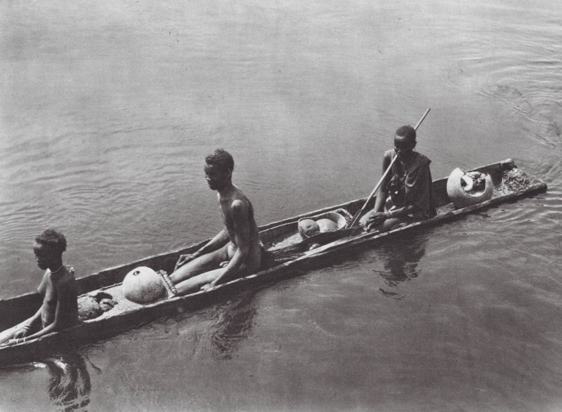 Afrique : Pirogue Nuer sur le Bahr el Zeraf - Hugo Adolf Bernatzik