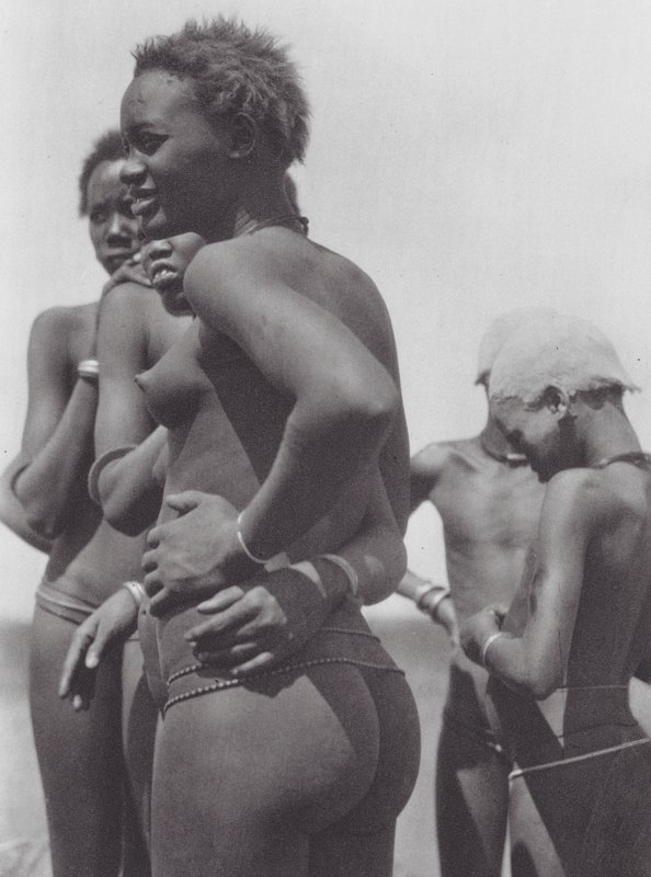 Afrique : Filles et enfants Nuer - Hugo Adolf Bernatzik