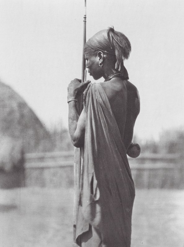 Afrique : Nuer en tenue Shilluk - Hugo Adolf Bernatzik