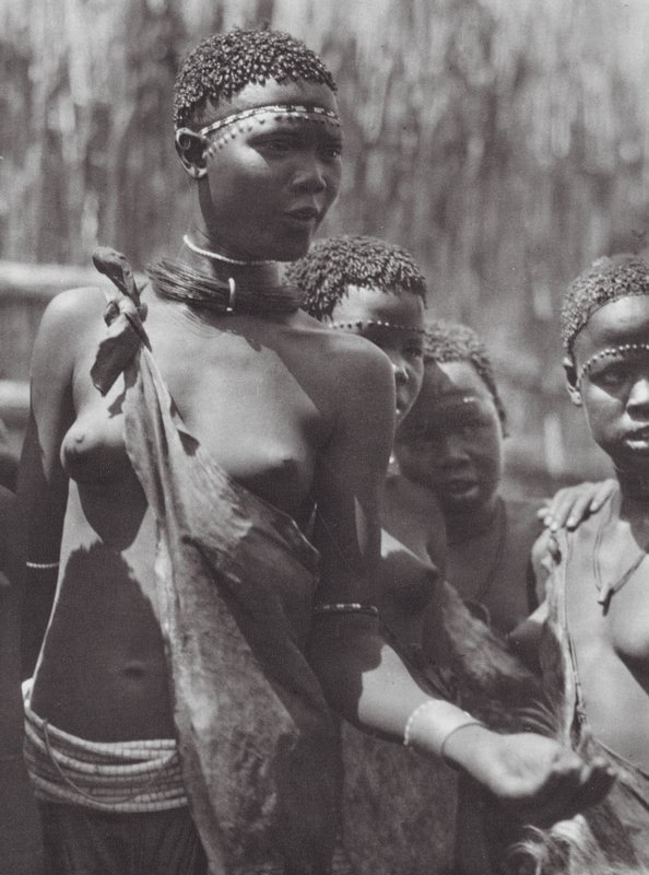 Afrique : Filles Shilluk - Hugo Adolf Bernatzik