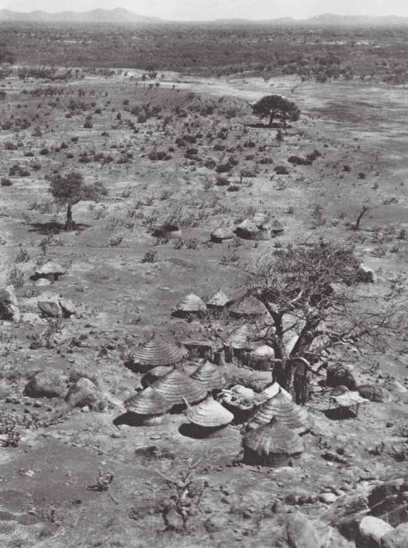 Afrique : Vue des plaines depuis le mont Talodi - Hugo Adolf Bernatzik