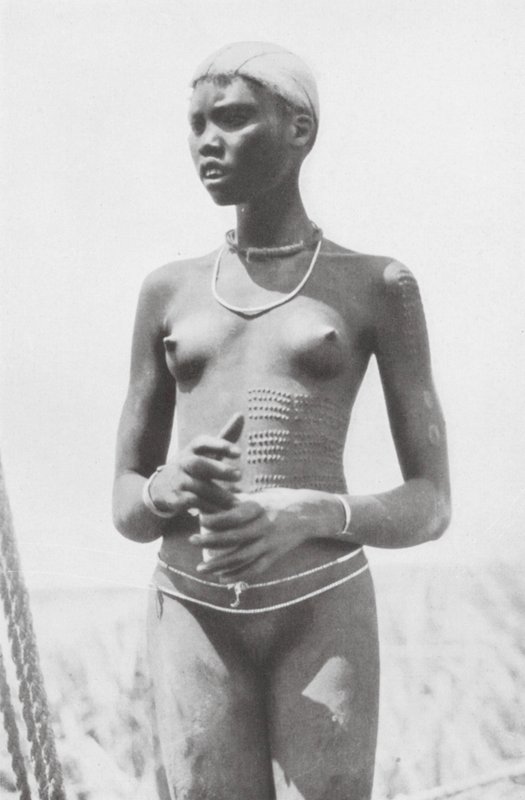 Nuer-Mädchen - Hugo Adolf Bernatzik