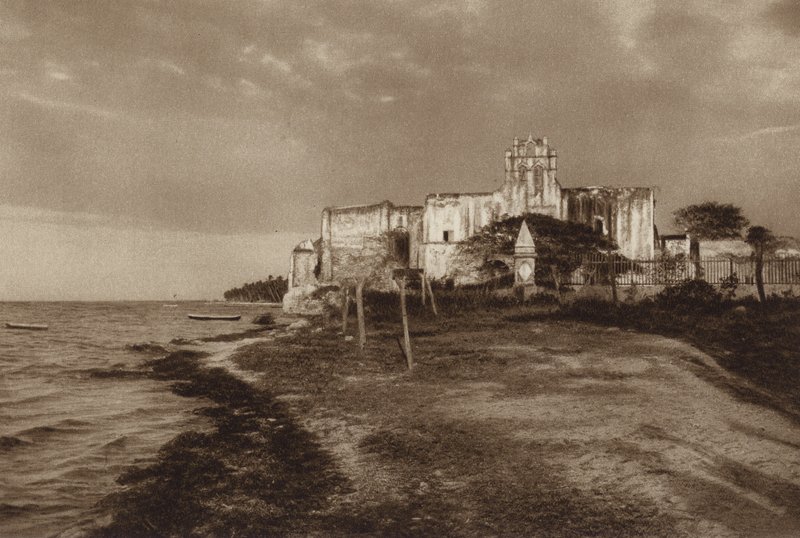 Mexique : Campeche, Ruine du monastère de San Francisco (photo n/b) - Hugo Brehme