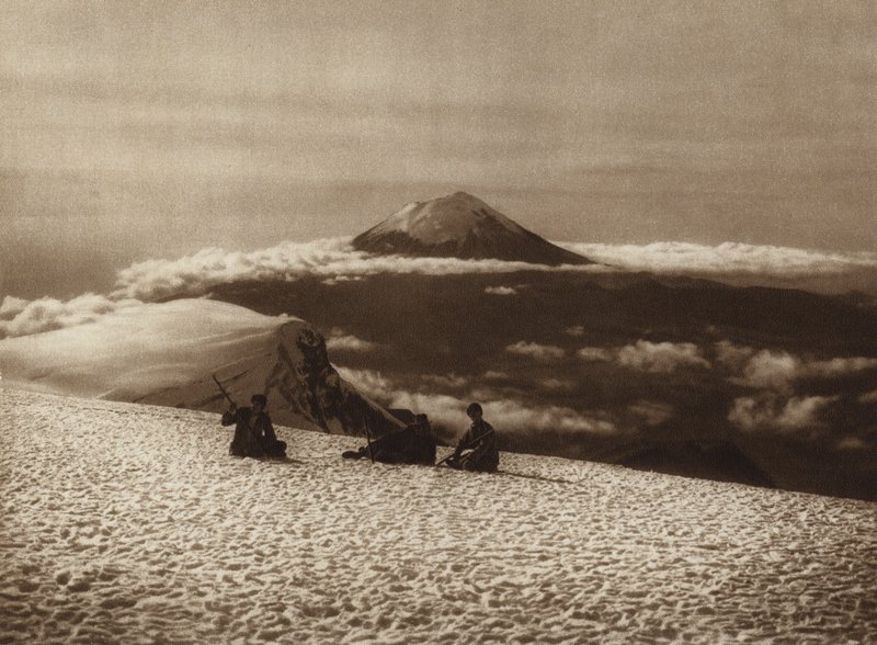 Mexique : Iztaccihuatl avec vue depuis Popocatepetl (photo n/b) - Hugo Brehme