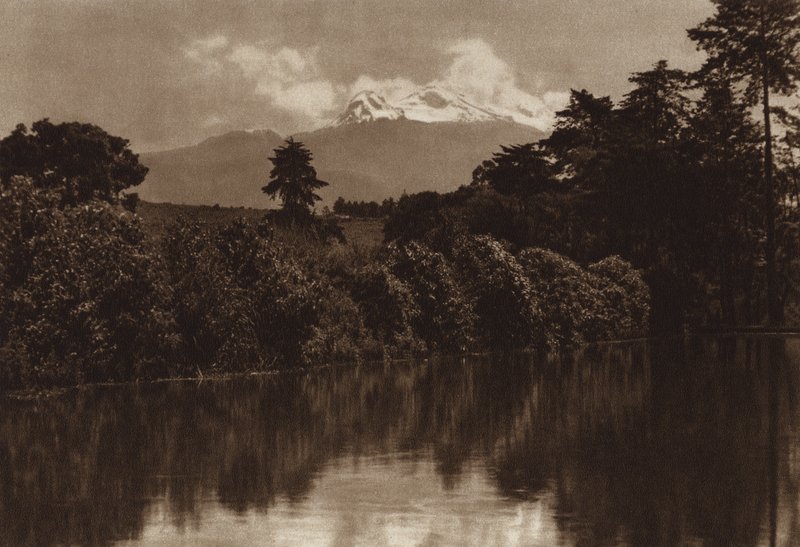 Mexique : Iztaccihuatl, vu de Miraflores (photo n/b) - Hugo Brehme