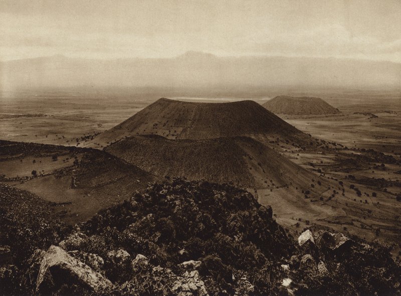 Mexique : Santa Catarina et La Caldera, volcans éteints dans la banlieue de la capitale Mexico (photo n/b) - Hugo Brehme