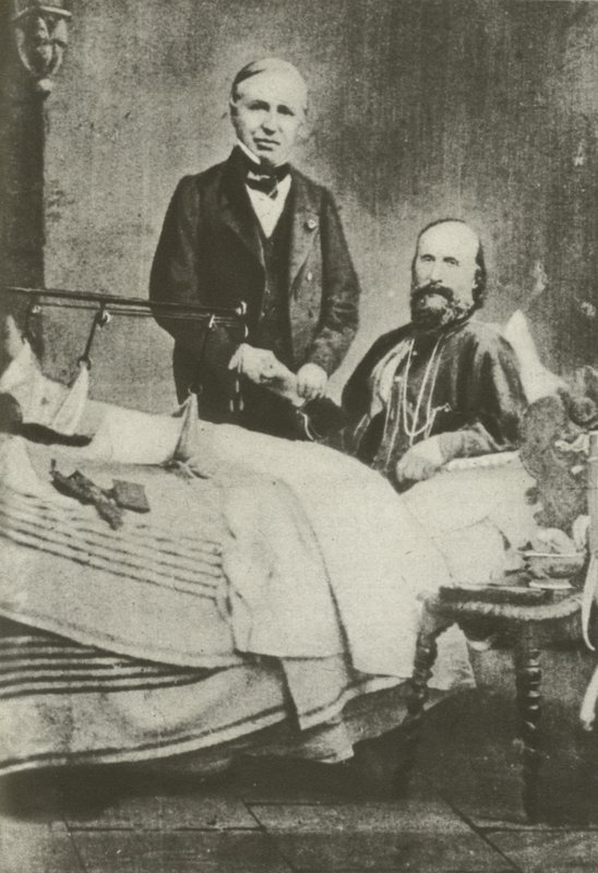 Garibaldi, blessé au combat, avec son médecin - Italian Photographer