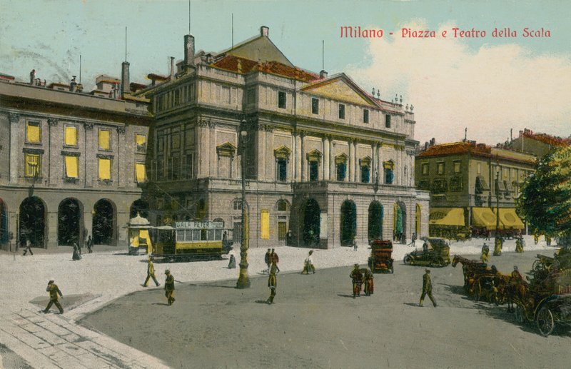 Milan - Piazza et Teatro alla Scala - Italian Photographer