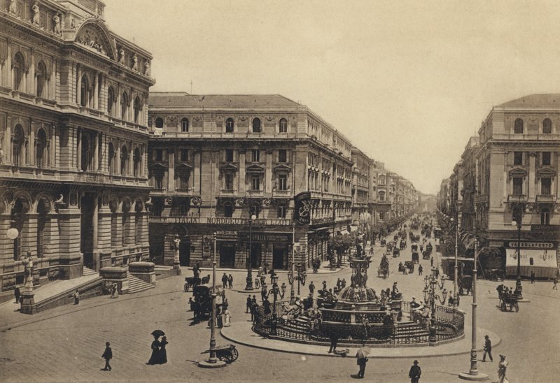 Naples : Piazza Della Borsa et Rettifilo Corso Umberto I - Italian Photographer