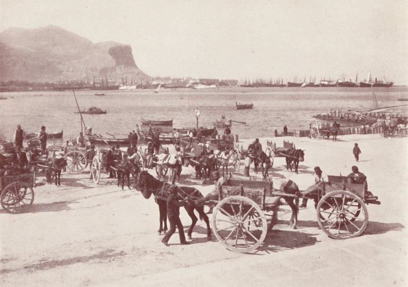 Sicile : Sur le quai de Palerme (photo n/b) - Italian Photographer