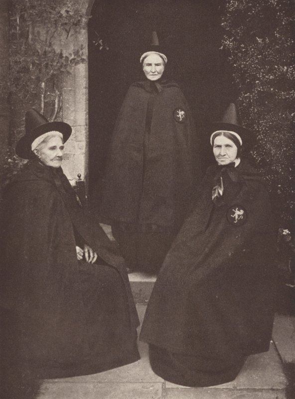 Les femmes de charité à Castle Acre dans leur costume intéressant - J. Benjamin Stone