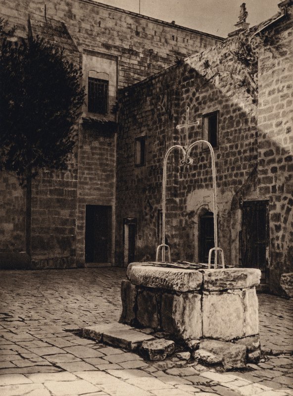 Nazareth, puits dans la cour de l