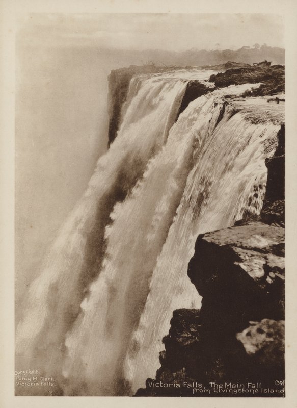 Chutes Victoria, La grande chute depuis l