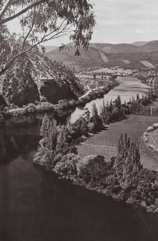 Rivière Derwent près de New Norfolk, Tasmanie - Photographer Australian