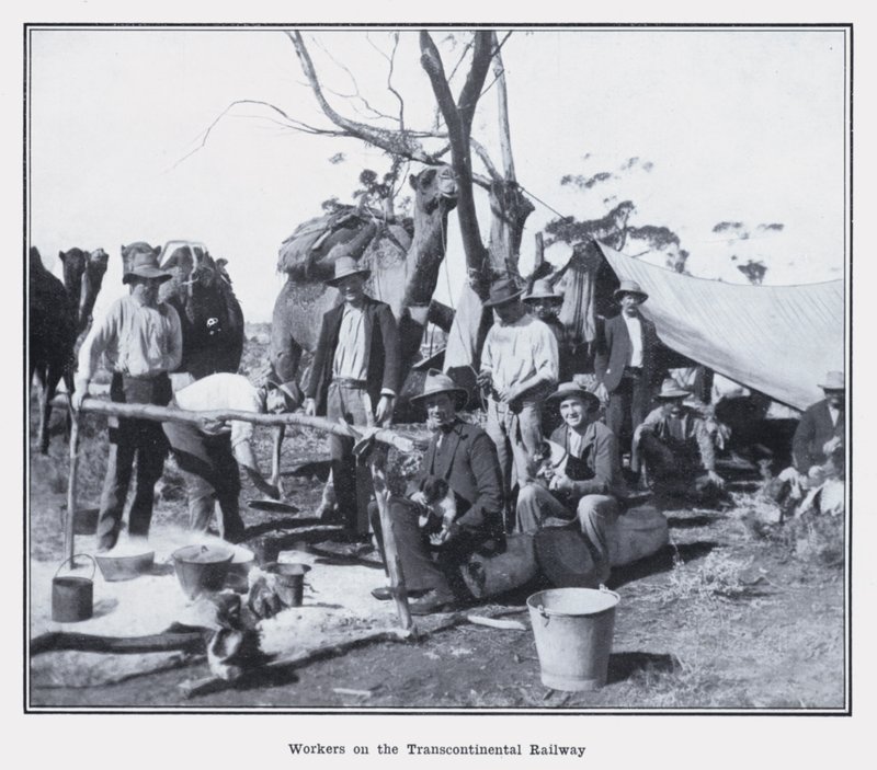 Travailleurs sur le chemin de fer transcontinental - Photographer Australian