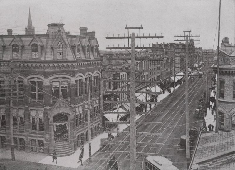 Rue Dundas, vue vers l