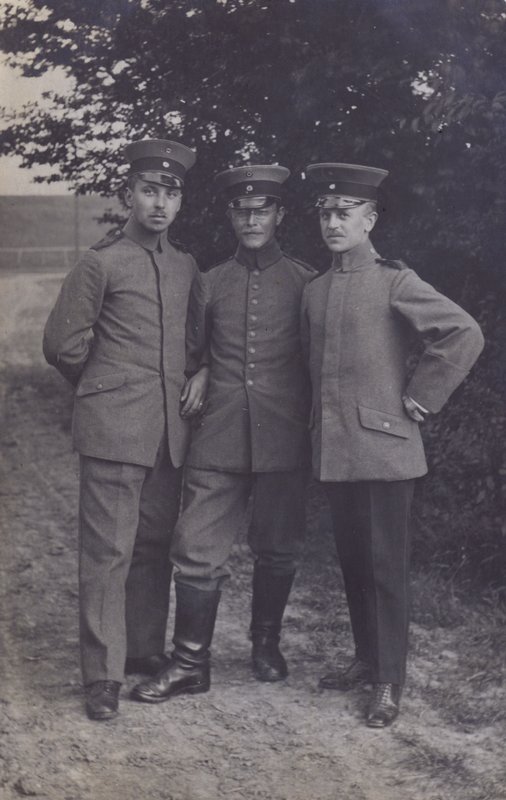 Groupe de trois soldats de l