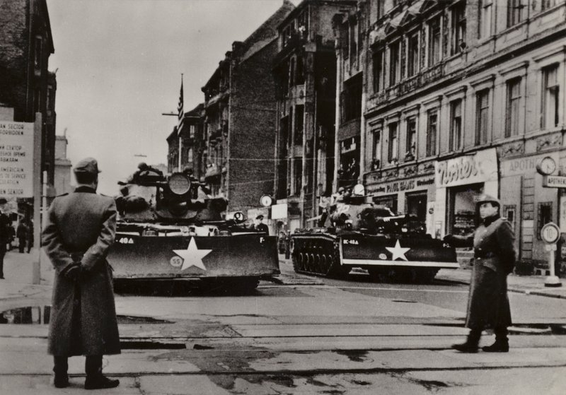 Des provocations particulièrement graves ont eu lieu entre le 24 et le 28 octobre 1961 lorsque des soldats américains lourdement armés, soutenus par des chars, ont violé à plusieurs reprises la frontière d