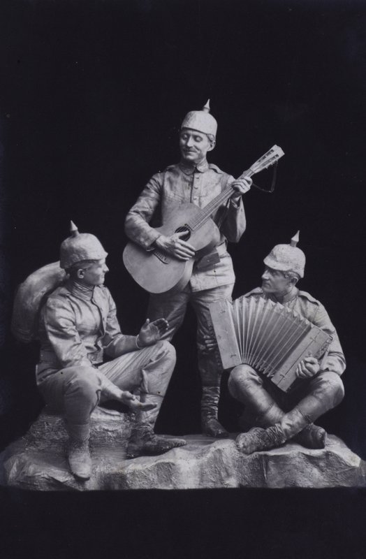Sculpture représentant un groupe de soldats allemands de la Première Guerre mondiale jouant de la musique - Photographer German