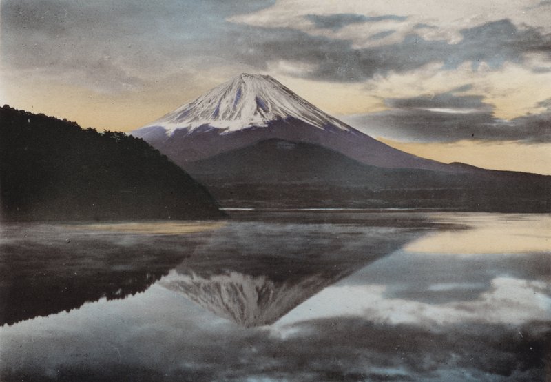 Japon, c.1912 : Mont Fuji depuis le lac Shoji - Photographer Japanese
