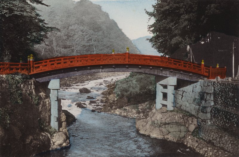 Japon, vers 1912 : Pont Sacré à Nikko, à 90 miles au nord de Tokyo (photo) - Photographer Japanese