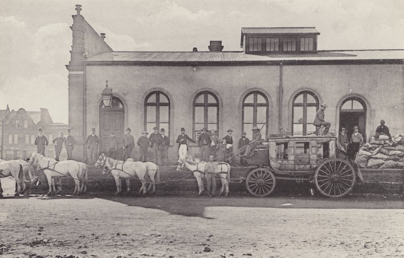 Vues historiques, le dernier carrosse avec le courrier anglais et le vieux bureau de poste - South African Photographer