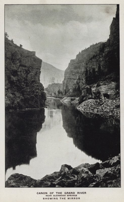 Canyons du Colorado : Canon de la Grand River, près de Glenwood Springs, montrant le miroir (photo n/b) - William Henry Jackson