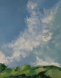 Collines vertes parmi les nuages