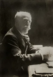 Portrait du peintre français Léon Augustin Lhermitte ( 1844