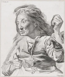 Une vieille femme avec des poings serrés