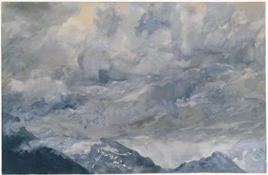 Ciel nuageux au-dessus des sommets