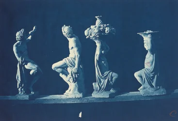 Quatre statues