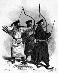 Portraits de trois archers chinois en costume traditionnel, dans les années 1870. Gravure d