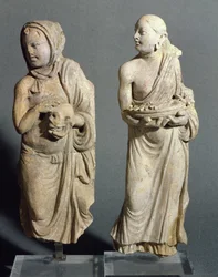 Deux statuettes de moines debout, de Hadda, 1er-4e siècle