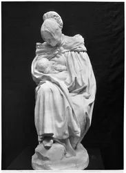 Femme boulonnaise nourrissant son enfant (plâtre)