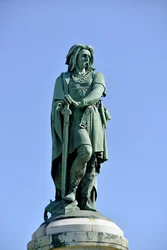 Statue colossale de Vercingétorix (72-46 av. J.-C.), chef gaulois - sculpture d