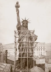 Assemblage de la statue de la Liberté, Paris 1883